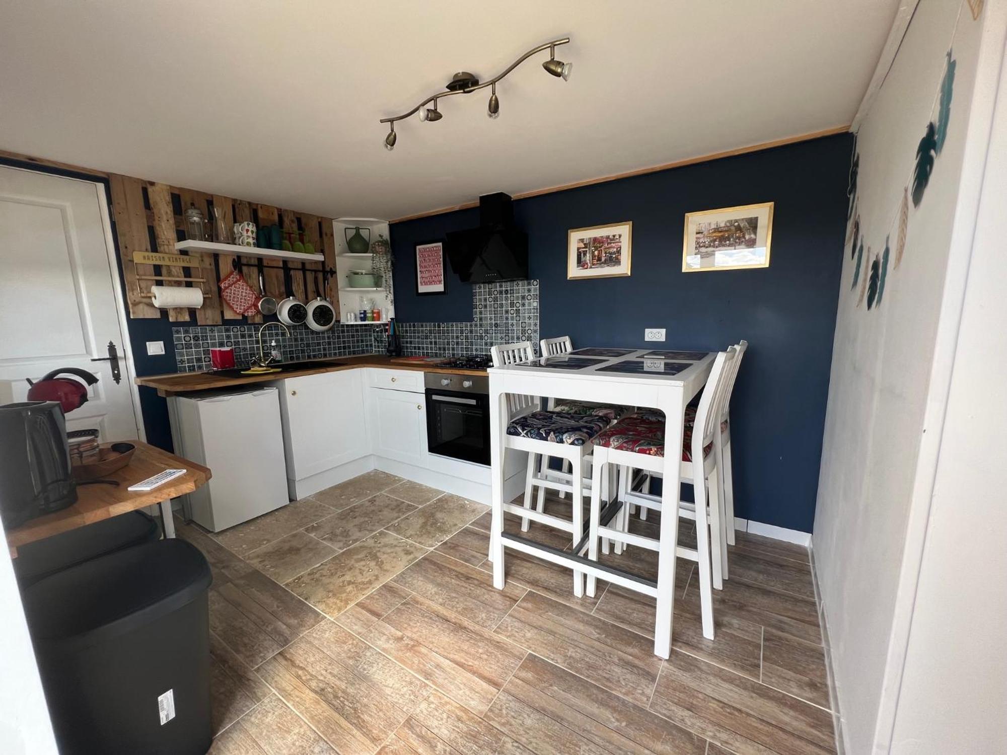 Le Douillet - The Snug-couples Retreat